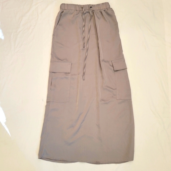 Emerson Lang Dresses & Skirts - Emerson Lang gray silky cargo skirt size small